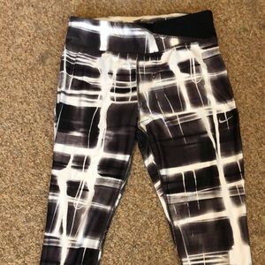 LAST CHANCE! Nike Capri Workout Leggings S